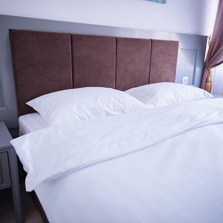 Hotel Glaris Tirgu Frumos Εξωτερικό φωτογραφία