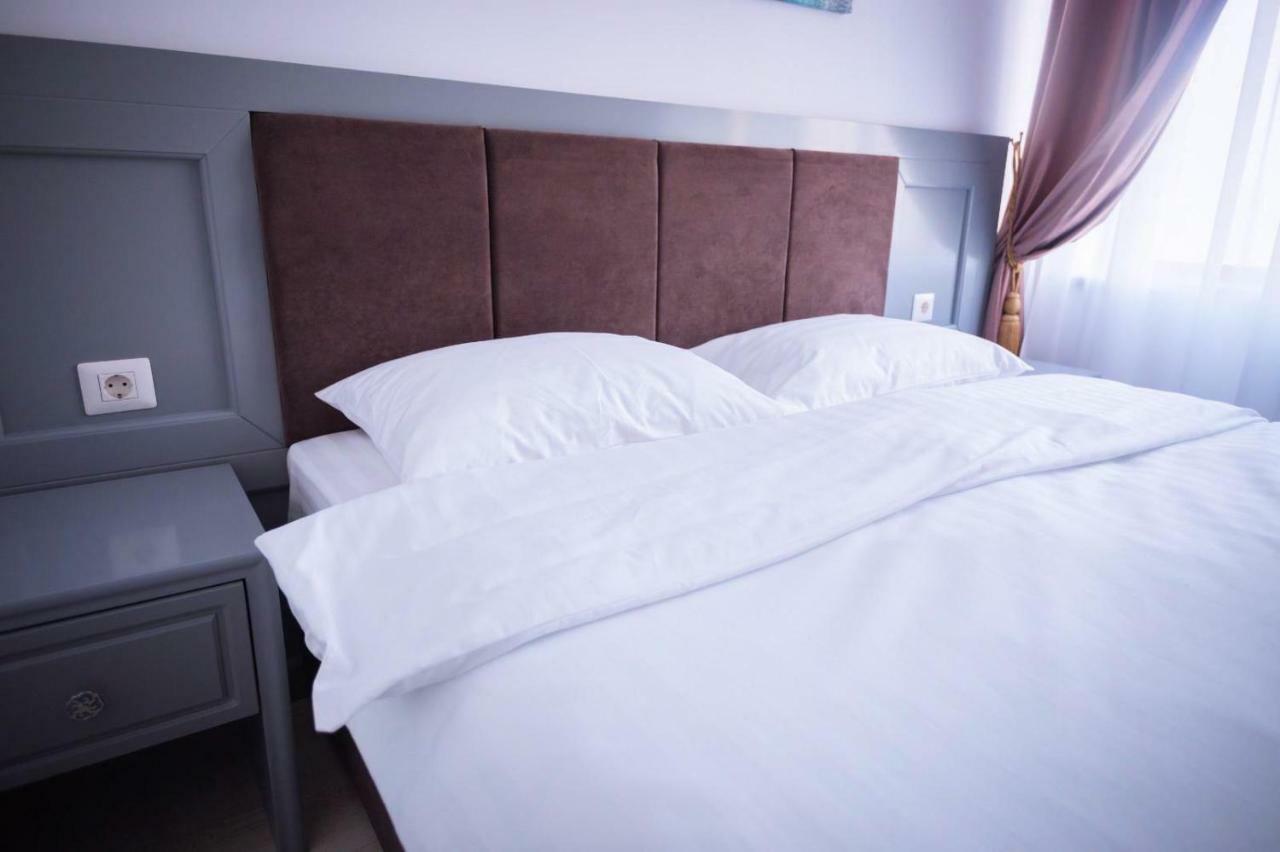 Hotel Glaris Tirgu Frumos Εξωτερικό φωτογραφία